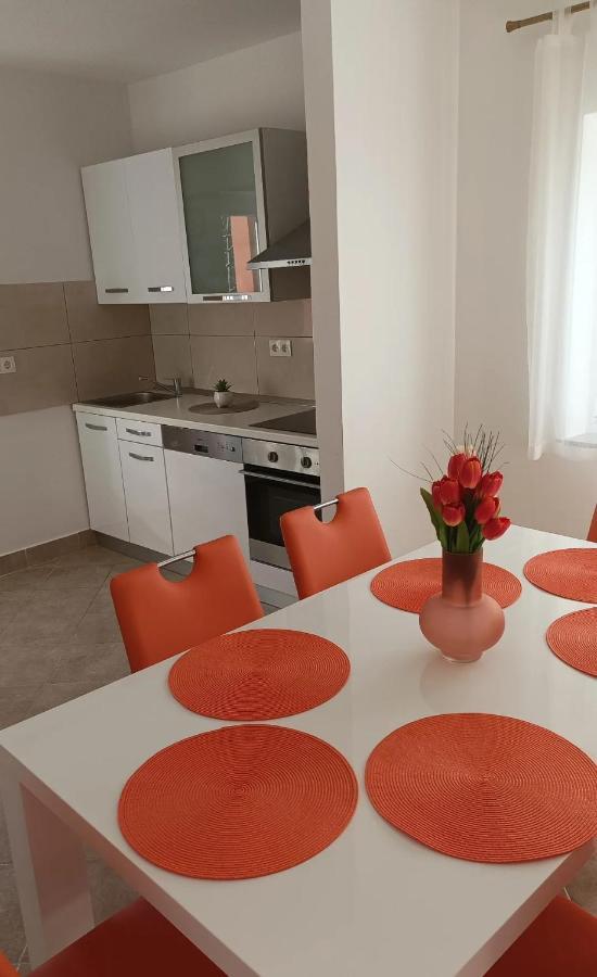 Family Apartments Tomy Punat Dış mekan fotoğraf