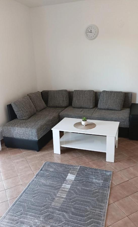 Family Apartments Tomy Punat Dış mekan fotoğraf